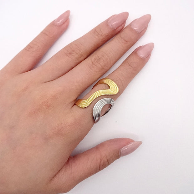Two-Toned Wavy Texture Ring