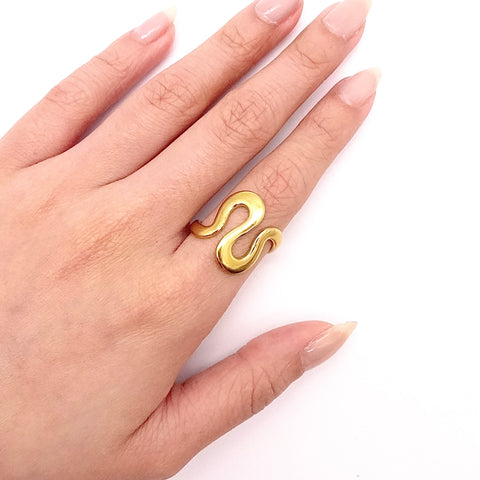 Curvy Ring