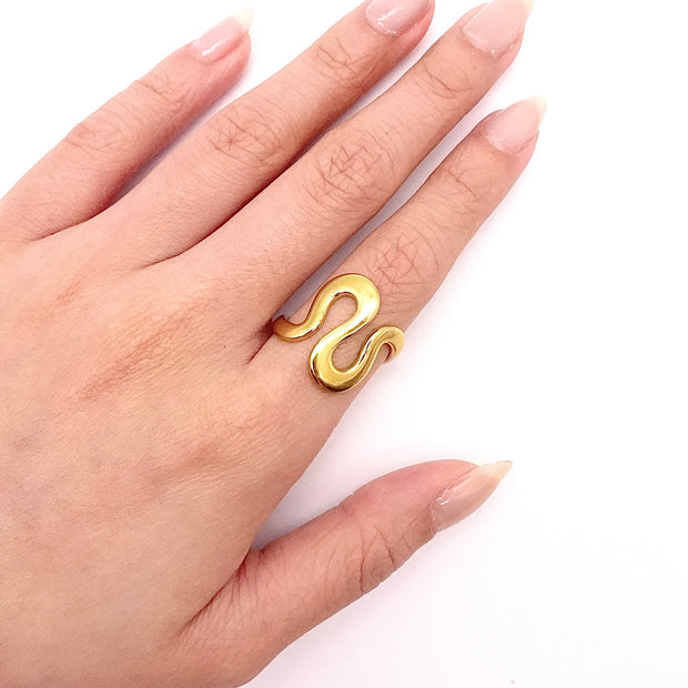 Curvy Ring