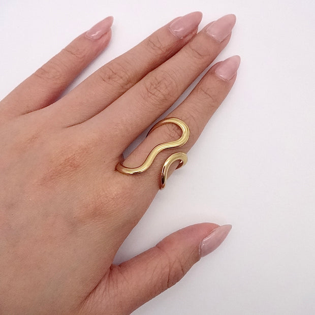 Curvy Line Ring